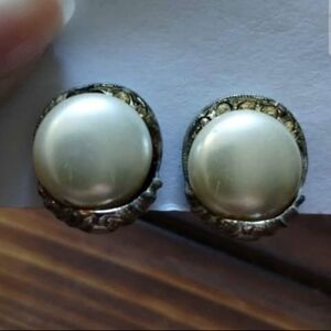 EARRINGS Vtg vintage antique clip on faux pearl silver tone